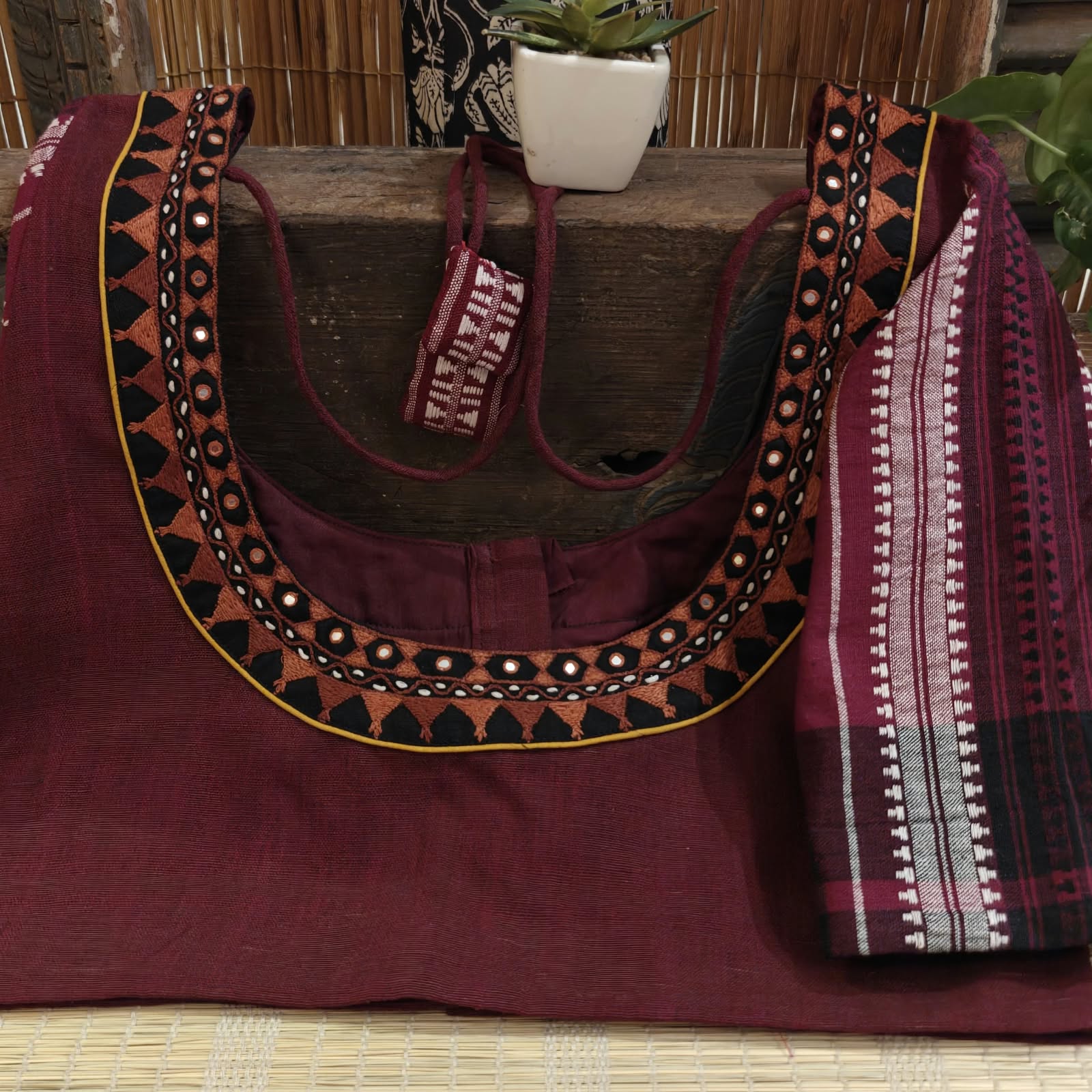 BHUMI | KOTPAD IN BURGUNDY & RUST