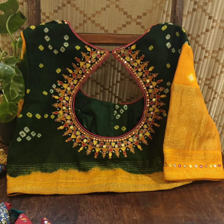 Vibrant Bandhani in Green & Gold