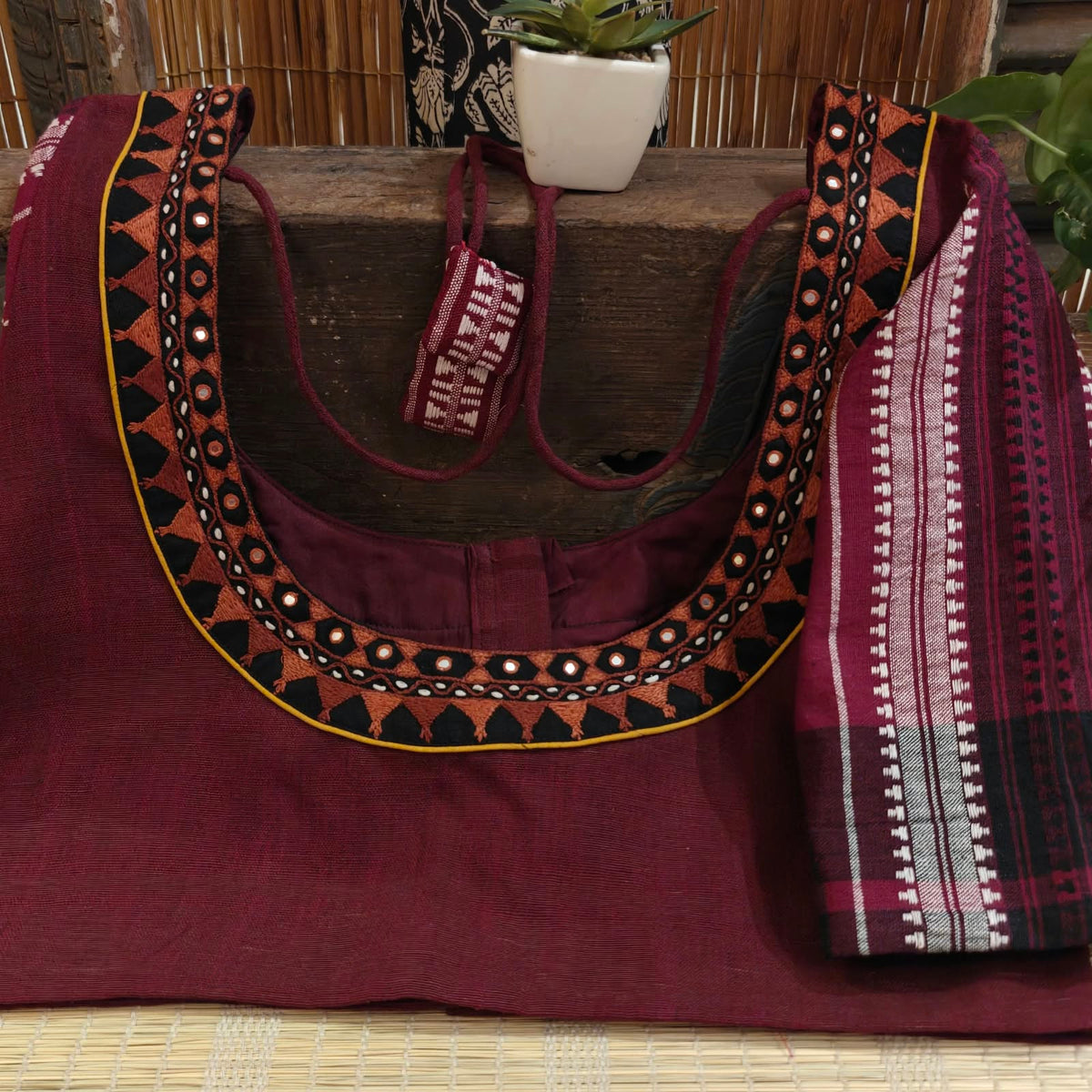 BHUMI | KOTPAD IN BURGUNDY & RUST