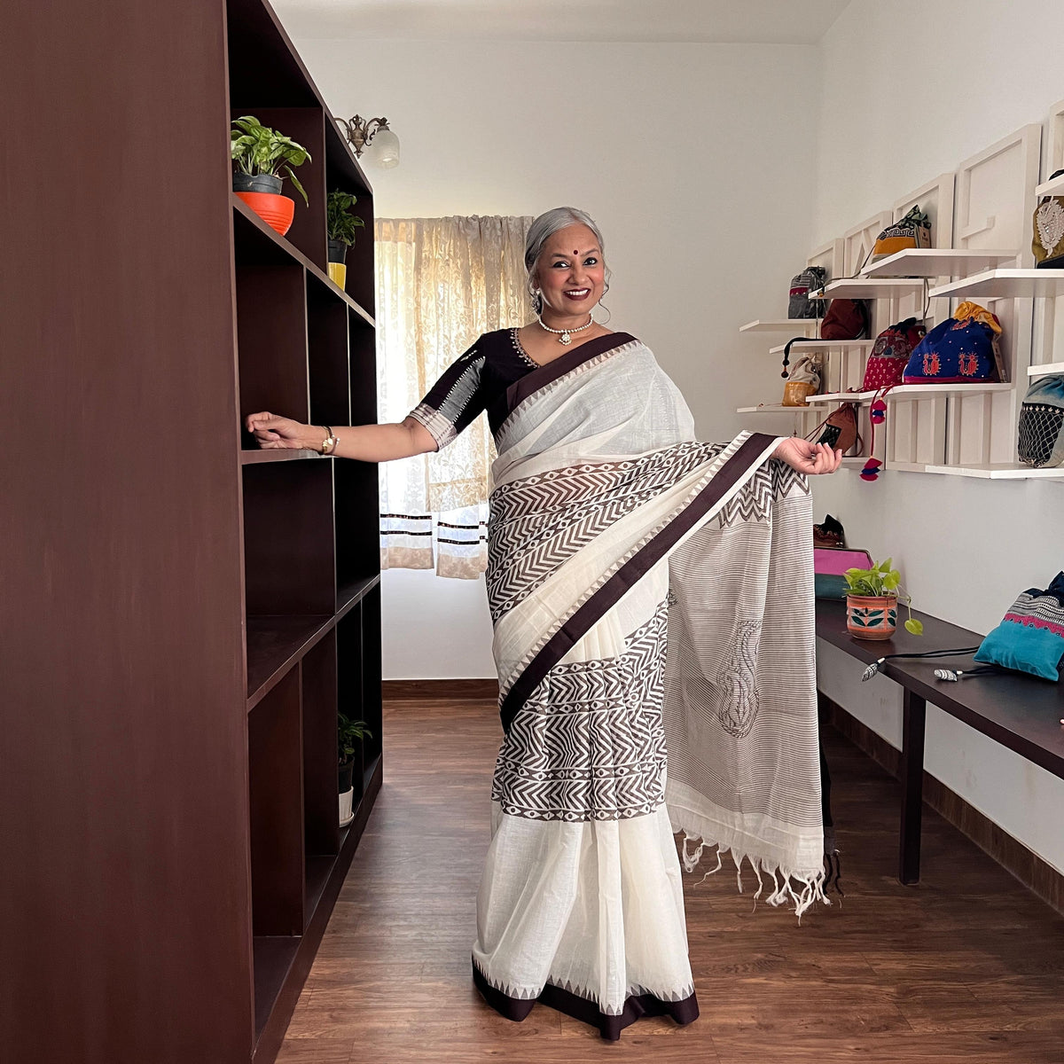 Ponduru in Ivory & Chocolate