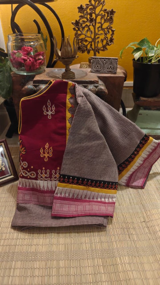 Picture of Kolam in Maroon