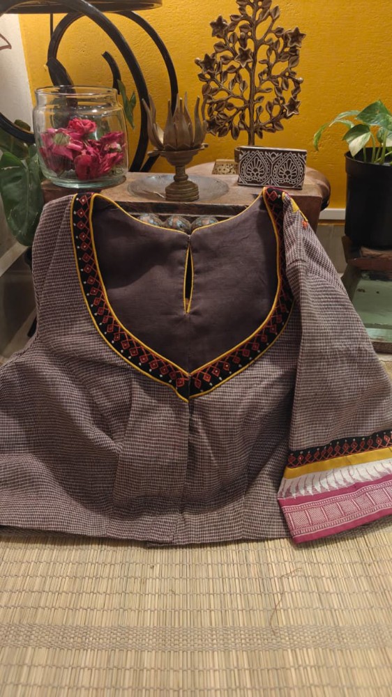Picture of Kolam in Maroon