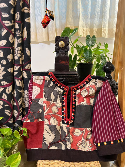 ## 🌿 Embrace Sustainability: Kalamkari & Solids Blouse! 🌿