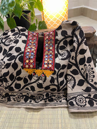 Ivory & Charcoal Meets Vibrance