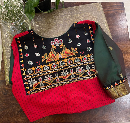 Folk Fire in red and moss green
