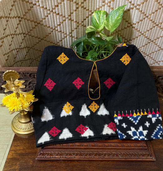 Versatile Beauty in Black & Ivory