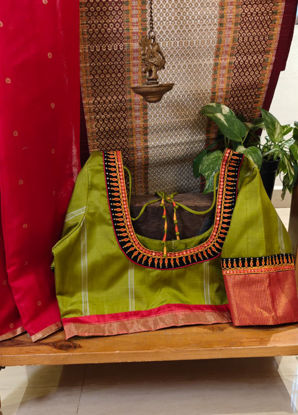 🪶 Parrot Green & Orange Harmony 🧡