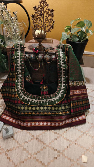 Khun and a mix of weaves