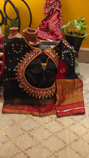 Vibrant Bandhani in Black & Red