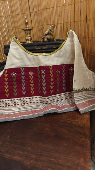 Colours That Speak in Threads